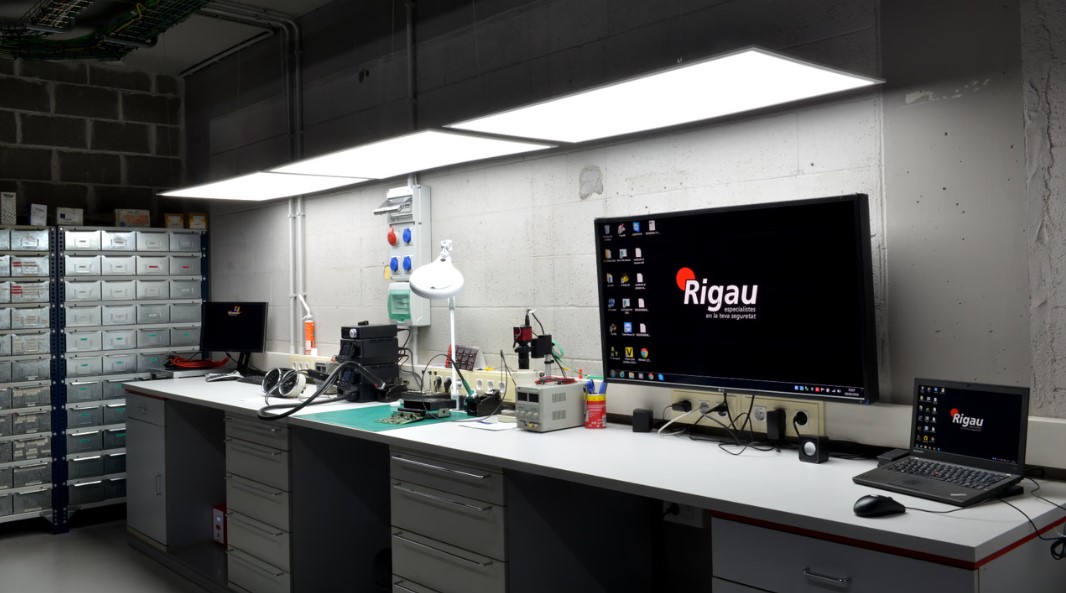 Nou laboratori electronic Rigau