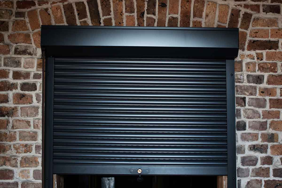 Manteniment persiana comercial